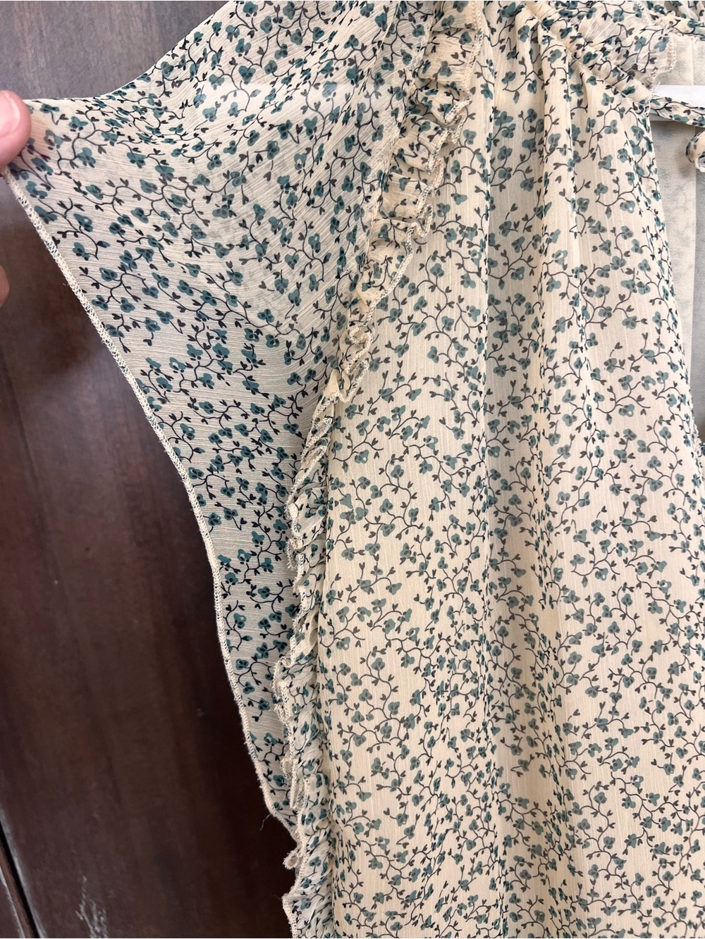 Chelsea & Violet Beige Floral Tie-Neck Flutter Sleeve Blouse - Picture 3 of 4